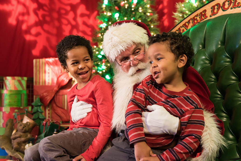 Silver Dollar City's Showboat - Santa's Pancakes & Pjs in Branson, MO